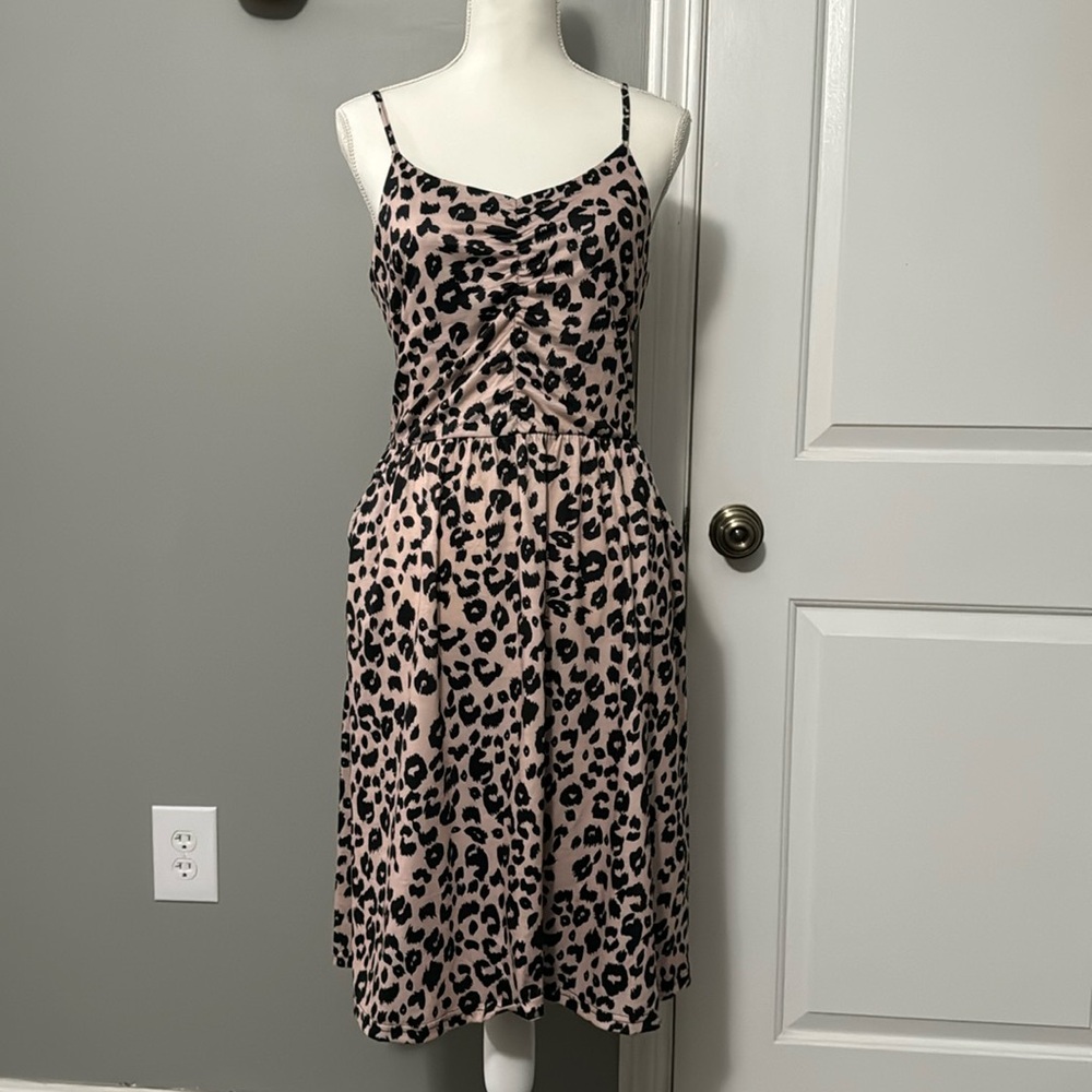 Brand New- Chetah print dress with pockets - large